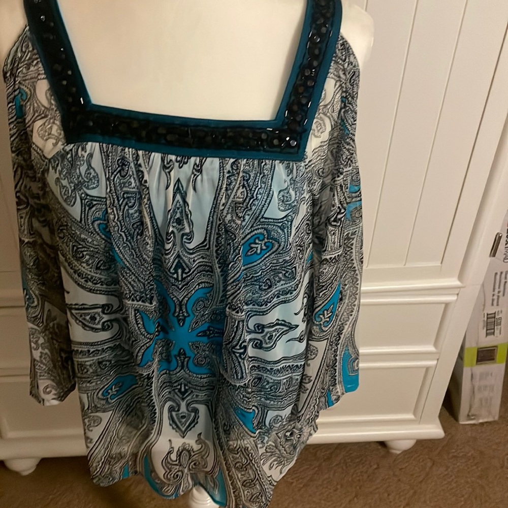 INC Top. Like new condition. Size large.